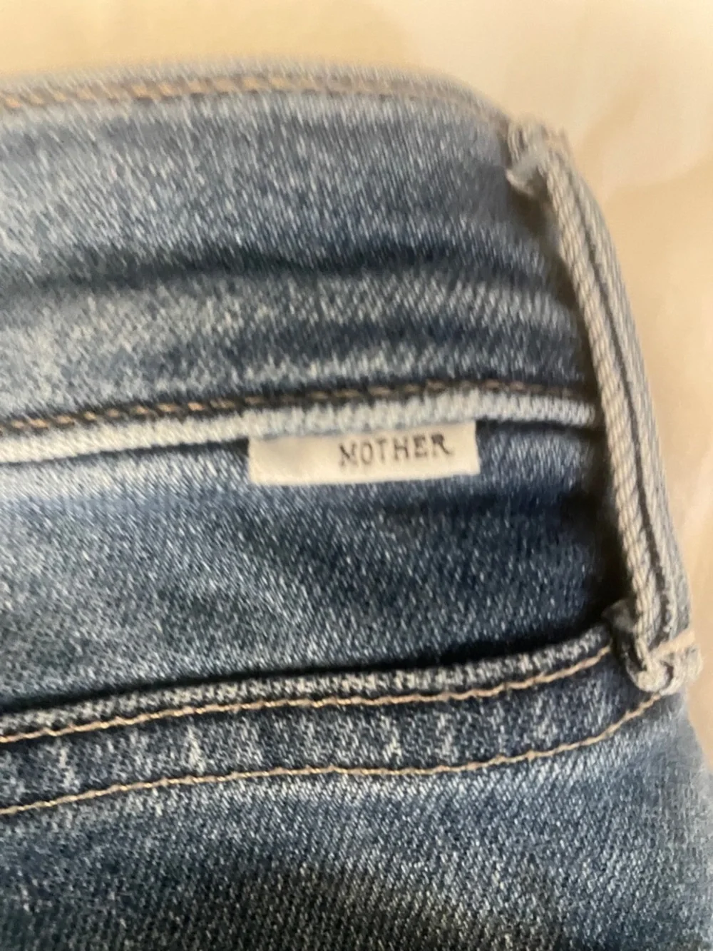 Mother jeans (the tomcat layover) size 28 - Picture 4 of 6